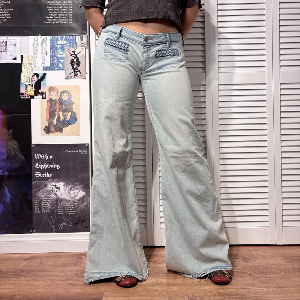 Light wash wise leg jeans